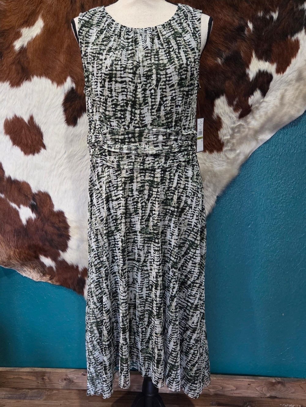 Jessica Howard Green and White Printed Maxi Dress